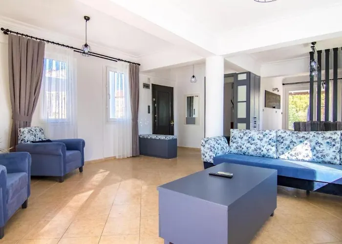 Calis 3 Bedroom With Private Pool Hot Tub