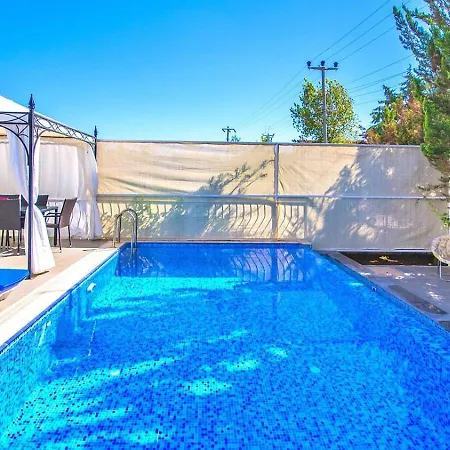 Calis 3 Bedroom With Private Pool Hot Tub