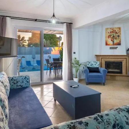 Calis 3 Bedroom With Private Pool Hot Tub