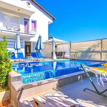 Calis 3 Bedroom With Private Pool Hot Tub