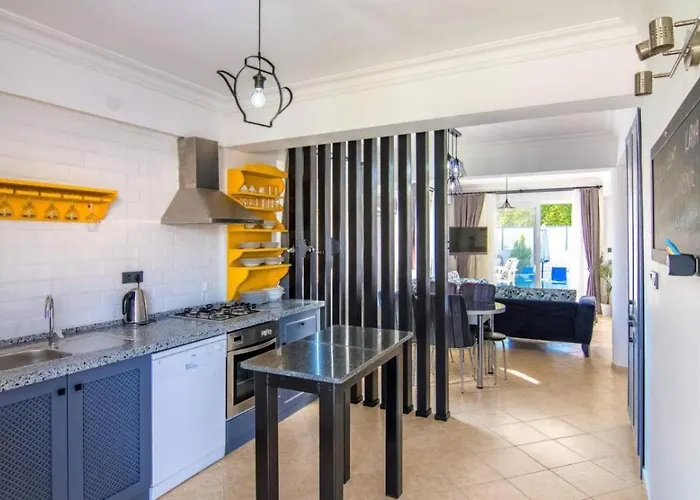 Calis 3 Bedroom With Private Pool Hot Tub فيلة *