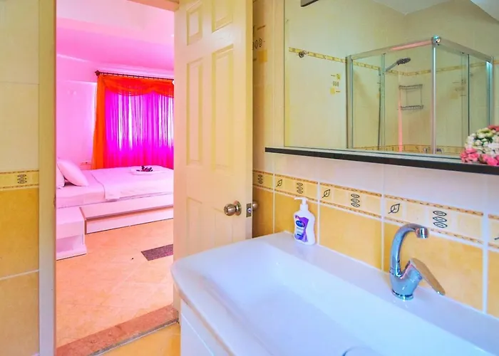 Calis 3 Bedroom With Private Pool Hot Tub