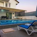 Calis 3 Bedroom With Private Pool Hot Tub Villa