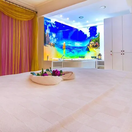 Calis 3 Bedroom With Private Pool Hot Tub *