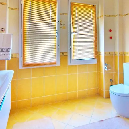 Calis 3 Bedroom With Private Pool Hot Tub *