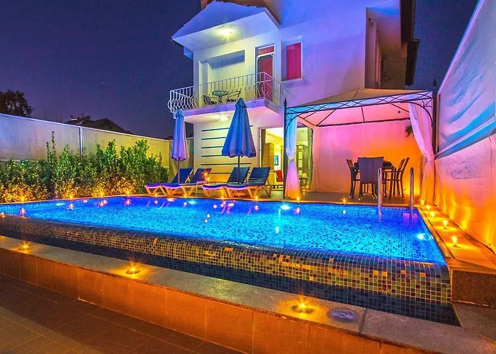 Calis 3 Bedroom With Private Pool Hot Tub * フェティエ