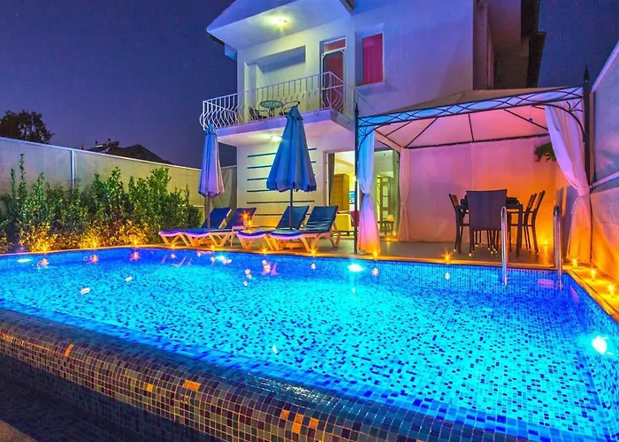 Calis 3 Bedroom With Private Pool Hot Tub * フェティエ