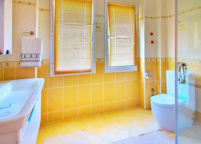 Calis 3 Bedroom With Private Pool Hot Tub *