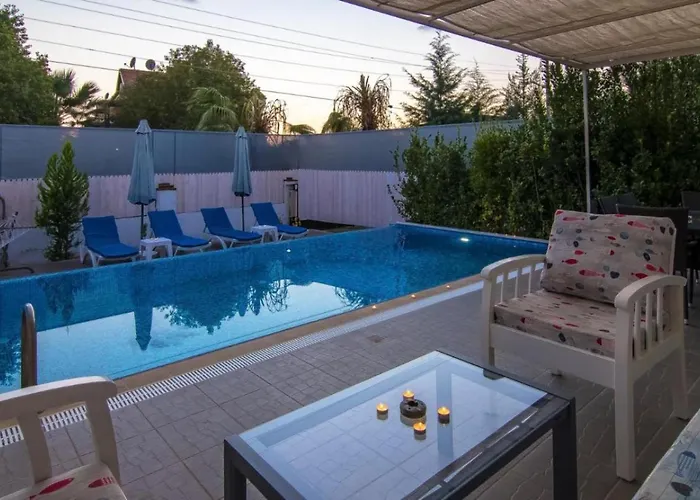 Calis 3 Bedroom With Private Pool Hot Tub