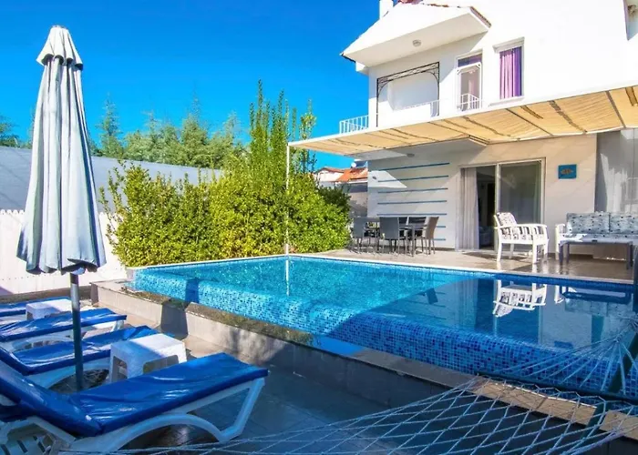Calis 3 Bedroom With Private Pool Hot Tub *