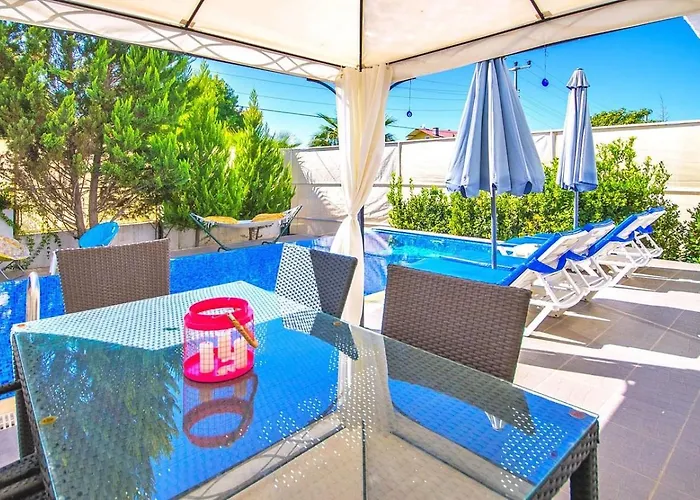 Calis 3 Bedroom With Private Pool Hot Tub